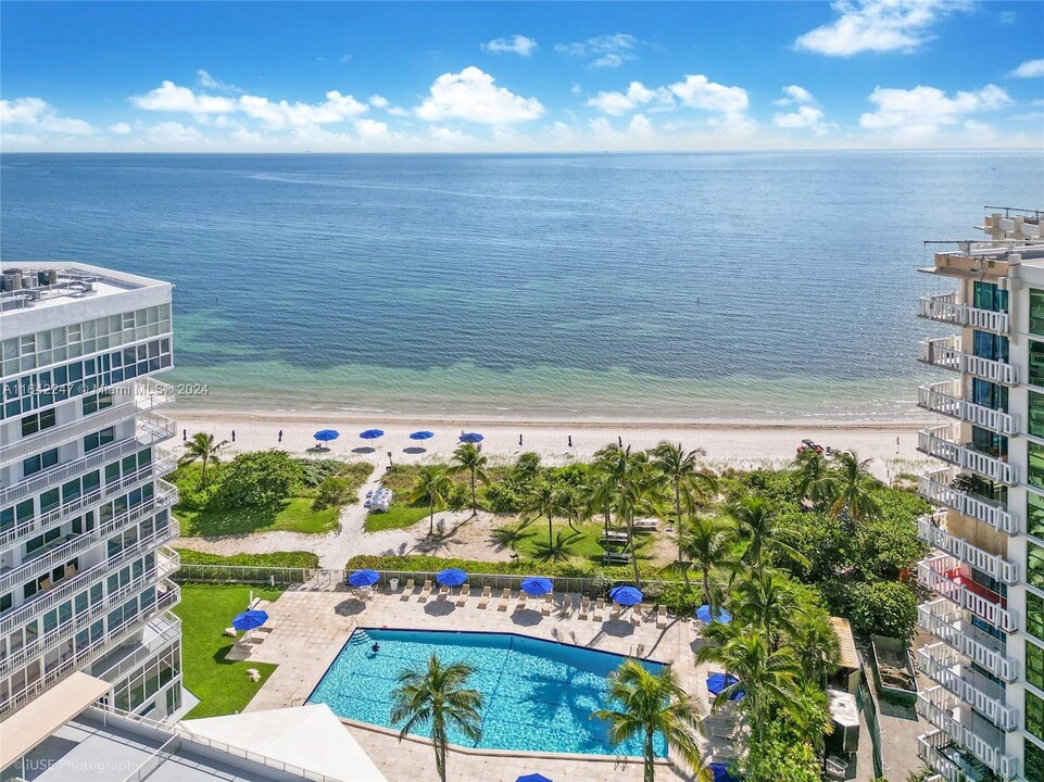 600 Grapetree Dr in Key Biscayne, FL - Building Photo