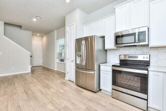 1015 Vista View Dr in Georgetown, TX - Building Photo - Building Photo