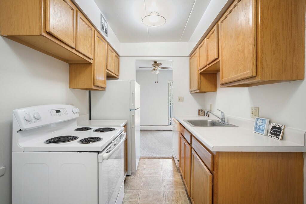 Surfside Towers Apartments in Eastlake, OH