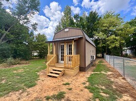 55 Camp Tahkodah Rd in Batesville, AR - Building Photo