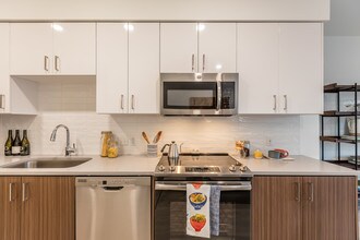 Homeroom Apartments in Portland, OR - Foto de edificio - Building Photo