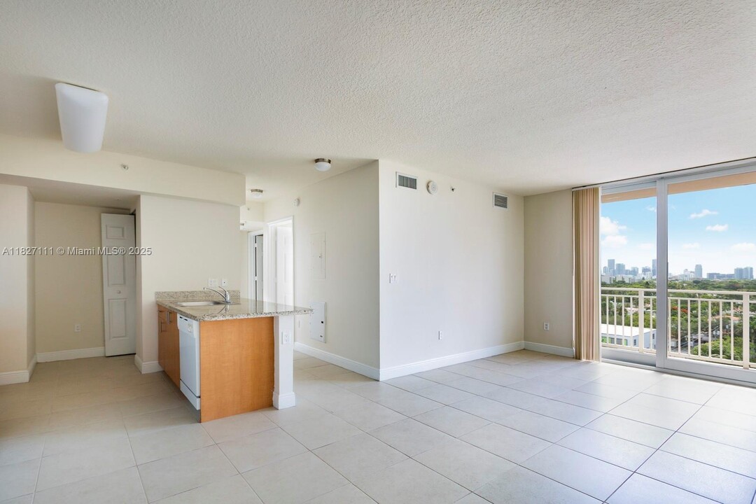 2350 SW 27th Ave in Miami, FL - Building Photo