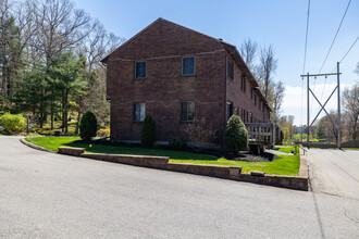 Hillcrest Townhomes in Andover, MA - Building Photo - Building Photo