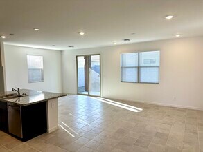 8725 West Odeum Ln in Tolleson, AZ - Building Photo - Building Photo