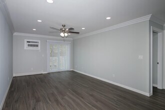 117 Cassa Loop in Holtsville, NY - Building Photo - Building Photo