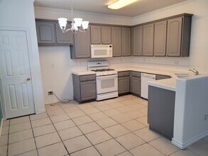 5926 Silver Trace Ct in Henderson, NV - Foto de edificio - Building Photo