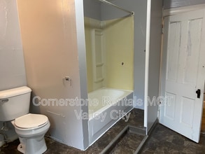 205 3rd Ave SE in Valley City, ND - Building Photo - Building Photo