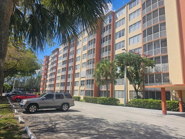 1780 NE 191st St in North Miami Beach, FL - Building Photo - Building Photo