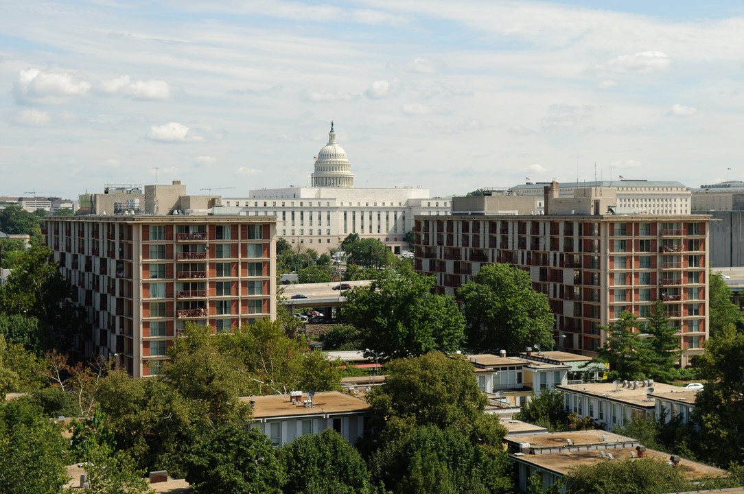 Capitol Park Plaza And Twins in Washington, DC - Foto de edificio