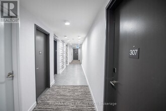 6 Chartwell Rd in Toronto, ON - Building Photo - Building Photo
