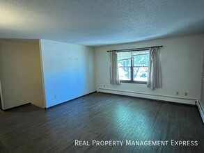 2 Bedroom 1 Bath Duplex in Sioux Falls, SD - Building Photo - Building Photo