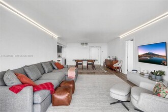 780 NE 69th St in Miami, FL - Foto de edificio - Building Photo