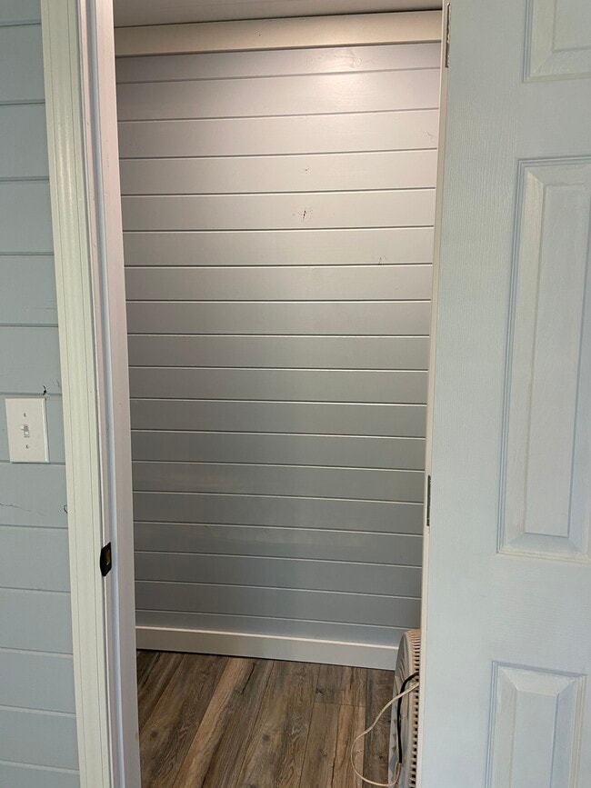 212 Westwood Dr, Unit Apt 1 in McMinnville, TN - Building Photo - Building Photo