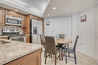 690 Island Way in Clearwater, FL - Foto de edificio - Building Photo
