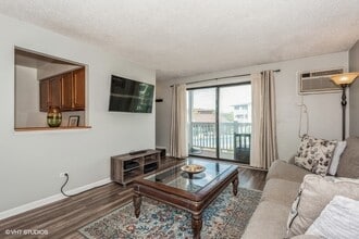 189 Gregory St, Unit 7 in Aurora, IL - Foto de edificio - Building Photo