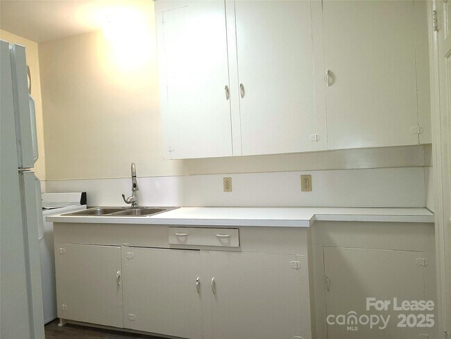 522 Willoughby St in Charlotte, NC - Building Photo - Building Photo