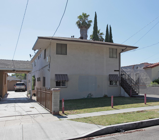 6034 Clarkson Ave in Maywood, CA - Foto de edificio - Building Photo