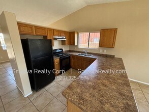 1725 W Sauvignon Dr in Tucson, AZ - Building Photo - Building Photo