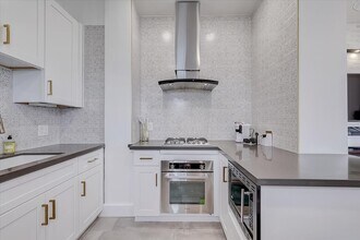 1030 E Ocean Blvd, Unit 605 in Long Beach, CA - Building Photo - Building Photo
