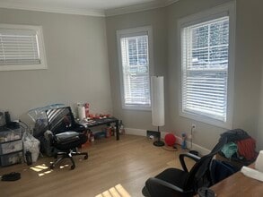 44 Iffley Rd in Boston, MA - Foto de edificio - Building Photo