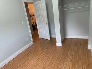 2372 Harper Ave, Unit 2 in Cincinnati, OH - Foto de edificio - Building Photo