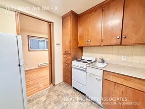 7011 Mary Ave NW in Seattle, WA - Foto de edificio - Building Photo