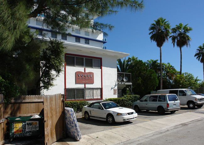 725 NE 24th St in Miami, FL - Foto de edificio - Building Photo