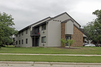 Grant Village Apartments in Janesville, WI - Building Photo - Building Photo