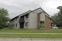 Grant Village Apartments in Janesville, WI - Foto de edificio - Building Photo