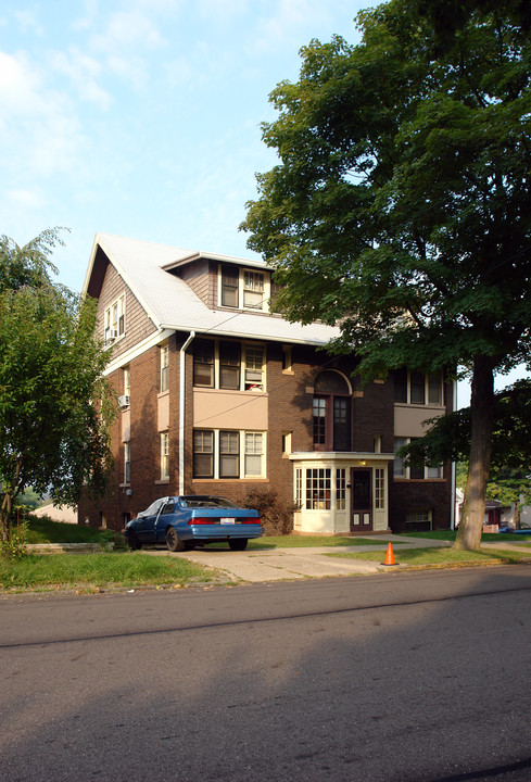 319 3rd St NE in Massillon, OH - Building Photo