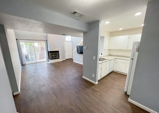 2454 Village Green in Santa Maria, CA - Building Photo - Building Photo