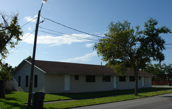 5845-5849 Tyler St in Hollywood, FL - Building Photo - Building Photo