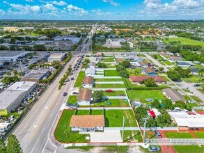 18350 SW 105th Ave in Miami, FL - Building Photo - Building Photo
