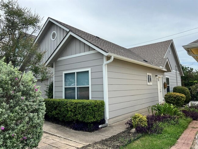 1310 E 3rd St in Georgetown, TX - Building Photo - Building Photo