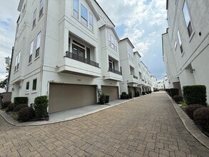 5469 Larkin St in Houston, TX - Building Photo - Building Photo