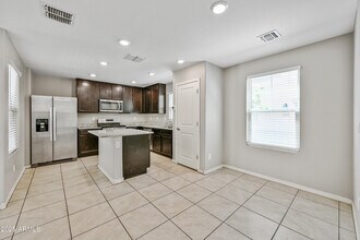 8047 W Albeniz Pl in Phoenix, AZ - Building Photo - Building Photo