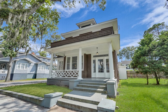 property at 537 E 40th St