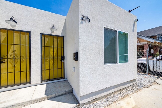 property at 211 E 47th St