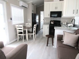 200G Oak Harbor Camp in Haines City, FL - Building Photo