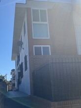 222 W Kelso St in Inglewood, CA - Foto de edificio - Building Photo
