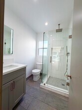 626 N Irena Ave in Redondo Beach, CA - Foto de edificio - Building Photo