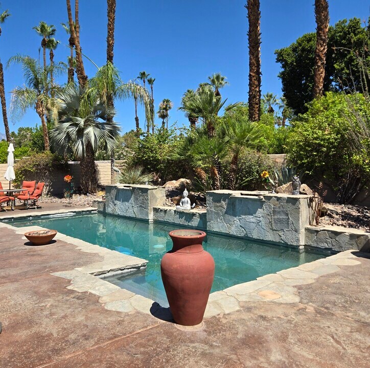 22 Belmonte Dr in Palm Desert, CA - Building Photo
