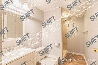 325 Crescent St NE in Grand Rapids, MI - Building Photo - Building Photo