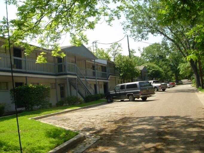 Mid-Town Apartments in Athens, TX - Building Photo