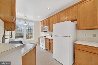 6652 Debra Lu Way in Springfield, VA - Building Photo - Building Photo