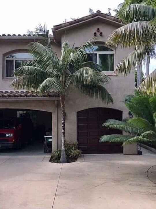 1306 Pine Ave in Carlsbad, CA - Building Photo