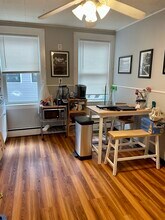 18 Mitchell St in Boston, MA - Foto de edificio - Building Photo