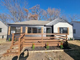 7919 Hickman Mills Dr in Kansas City, MO - Building Photo