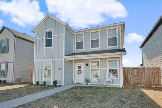 4885 W Triangle St in Fayetteville, AR - Building Photo - Building Photo