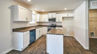 5015 Black Frst Dr in Greensboro, NC - Building Photo - Building Photo